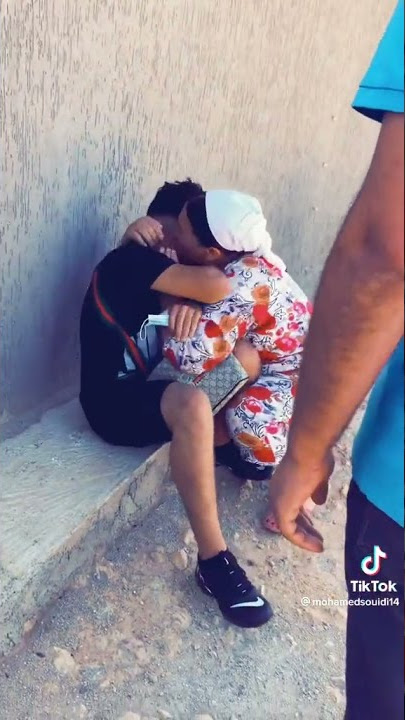 شاهدوا لقاء حراڨ جزائري 🇩🇿 بوالدته 🧑‍🍼🧑‍🍼 بعد سنين من الغربة ♥️🇬🇧🤲😭😭