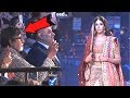 Amitabh Bachchan SUPPORTS Daughter Shweta Bachchan's Ramp Walk At Bombay Times Fashion Week 2019