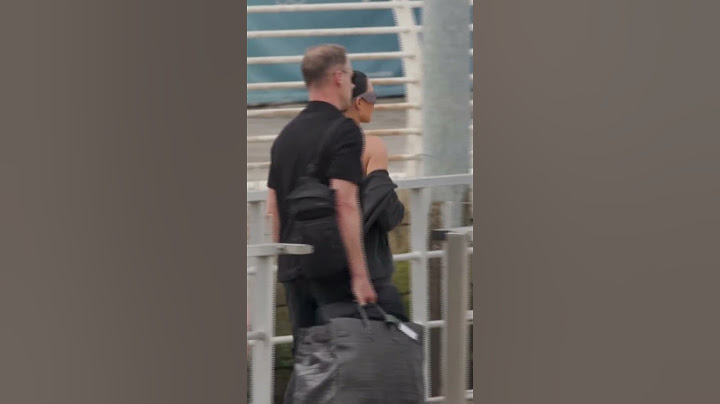 Kim y Khloé Kardashian llegan a Venecia para la boda de Jeff Bezos