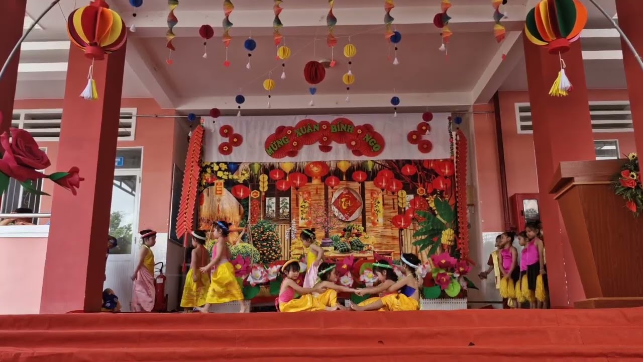 Múa Bé đón tết sang