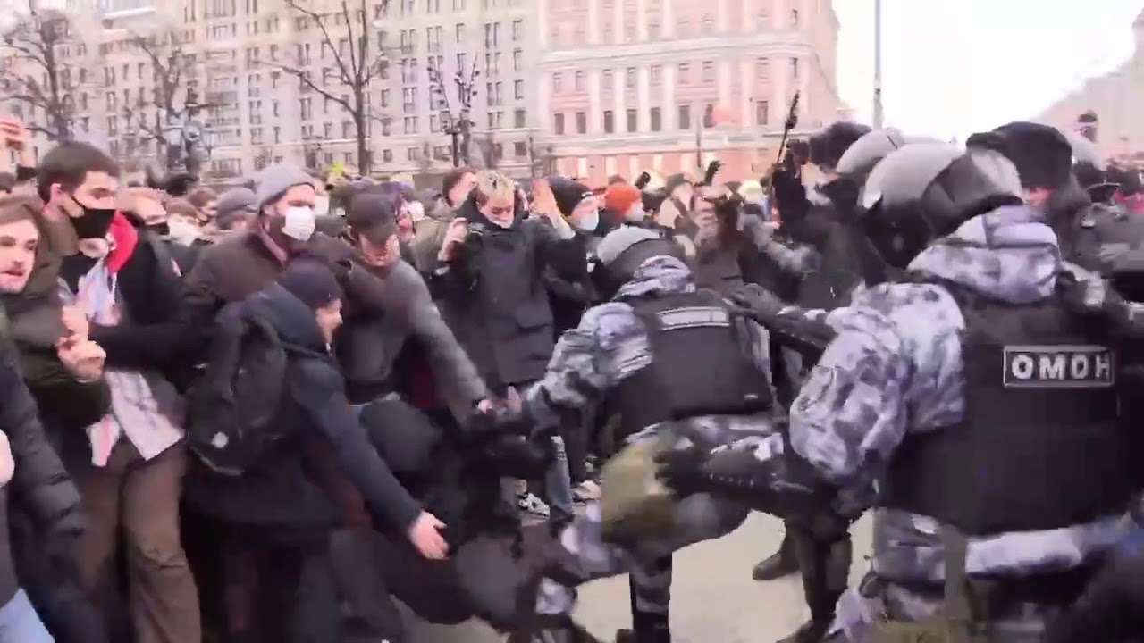 Русские против чеченцев. Саид Джумаев ОМОН. Митинг в Москве драка с ОМОНОМ. Чеченец который дрался с ОМОНОМ на митинге.