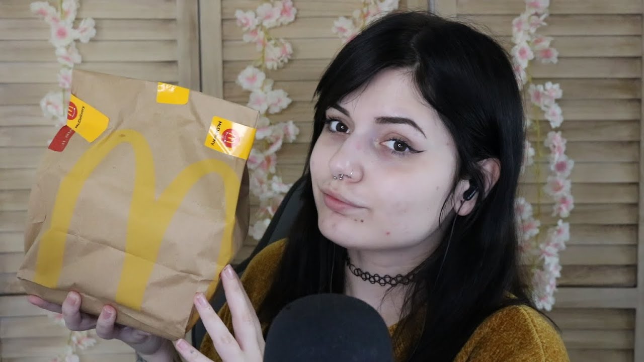 (Magyar ASMR) McDonald's Mukbang és Kérdések 🍔🍟