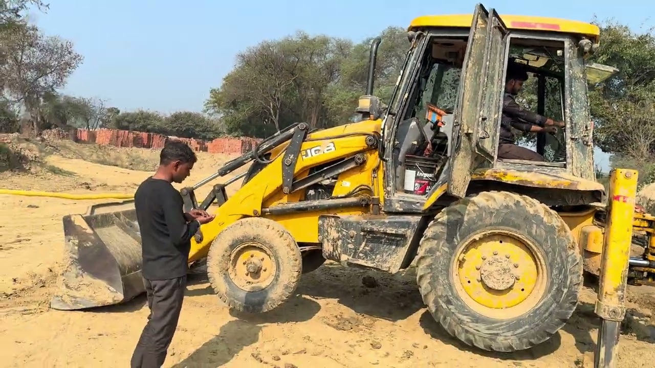 भट्टे पर पथाई के लिए जेसीबी दुवारा मिट्टी तयार की जा रही हैं #todayviralvideo #tirendingreel #hailig