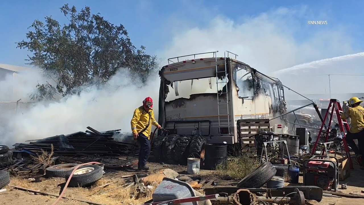 Firefighters Battle Vegetation Fire in Bakersfield - YouTube