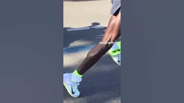 kipchoge almost lost insoles 😀 kipchoge running whatsapp status 🏃🏻‍♂️#short #youtubeshort #kipchoge