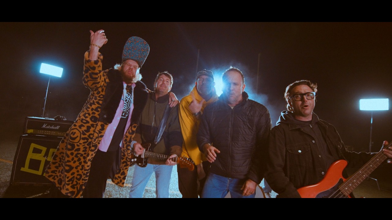 Assista a Robbie Wessels, Jack Parow, Die Heuwels Fantasties - Bomb Squad Blues Amptelike Musiek Video no YouTube Assista a Robbie Wessels, Jack Parow, Die Heuwels Fantasties - Bomb Squad Blues Amptelike Musiek Video no YouTube