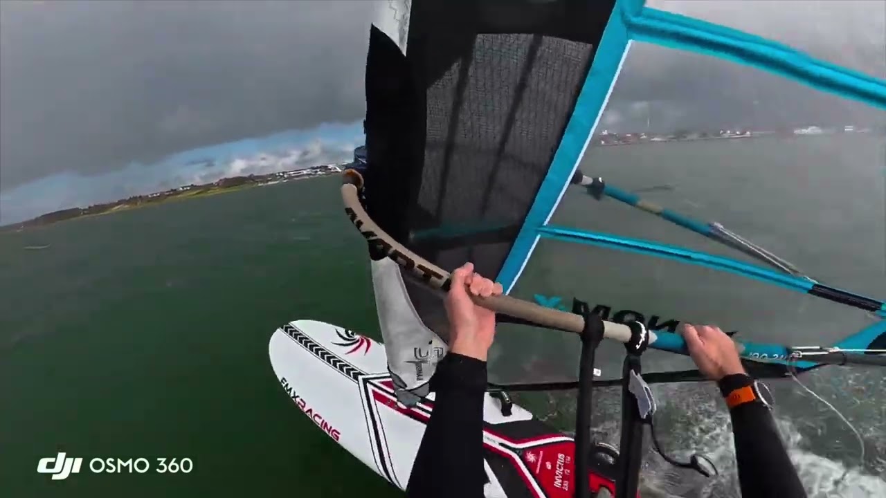 Borrowed a S2 Maui sails Venom X 7,5 windsurf slalom race sail 