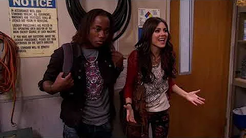 Tori and Andre trying to hide from Jade