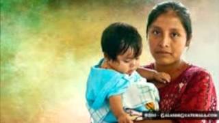Video voorbeeld van "Luzmila Carpio - Wawa Tusichinapac Phatitan - Cancion para bebes"