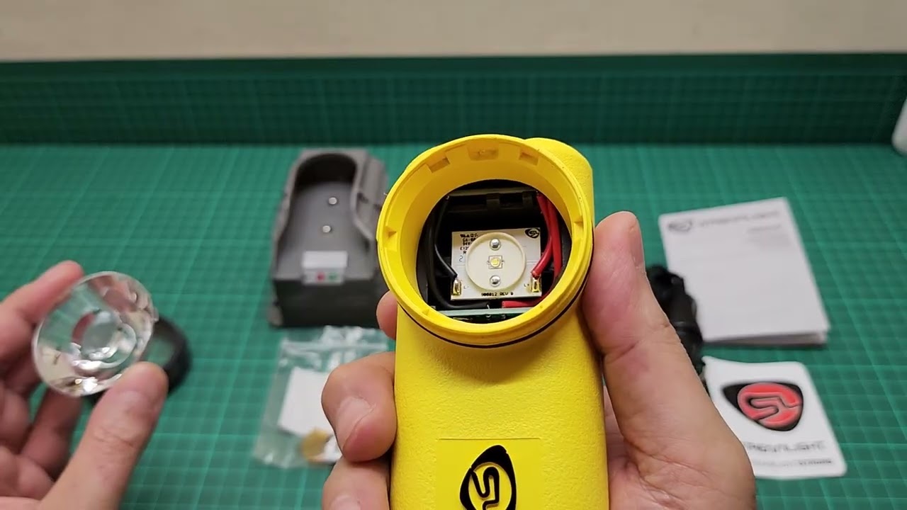 Обзор и распаковка новой мощной дымовой горелки Survivor Streamlight с аксессуарами.