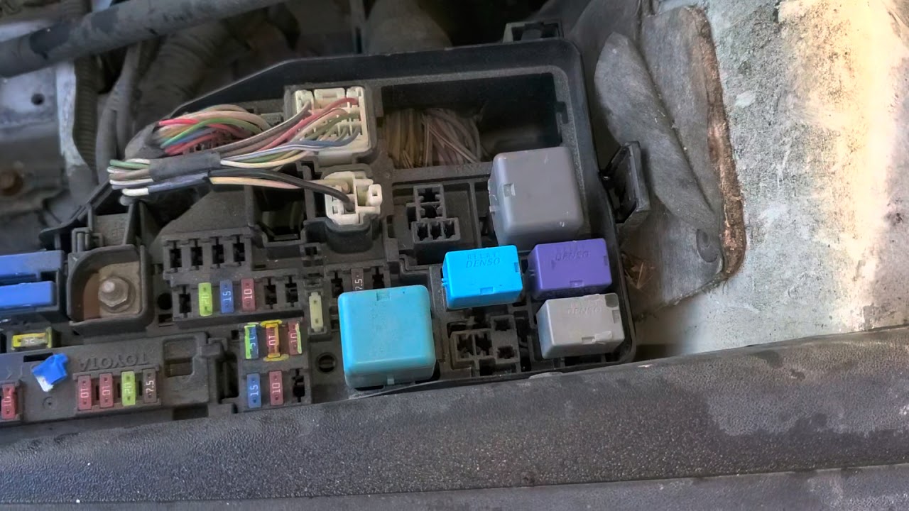 2007 Toyota Camry AC Fuses, AC Relay and Troubleshooting - YouTube
