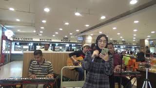 Ilusi - IamNEETA Live Busking Cover by The Eyelitz.