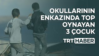 Okullarının enkazında top oynayan 3 çocuk