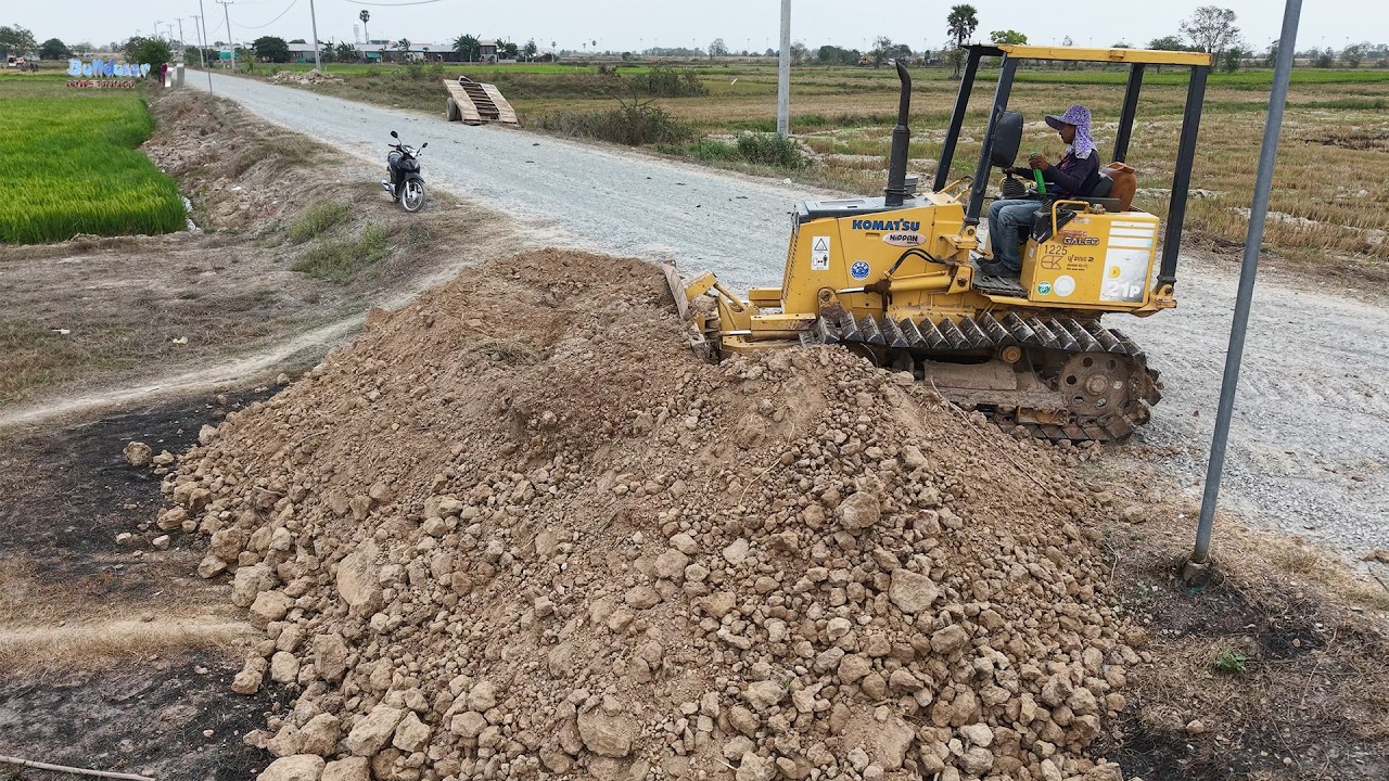 Amazing Landfill Task! Team Bulldozer Push Soil With Dump Trucks Process On Large Area