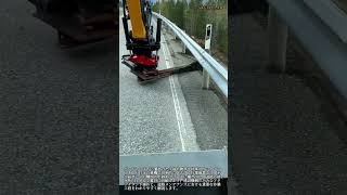 ガードレール下の土砂除去作業！重機アタッチメントの職人技 #worker #process #excavator #roadworks #construction