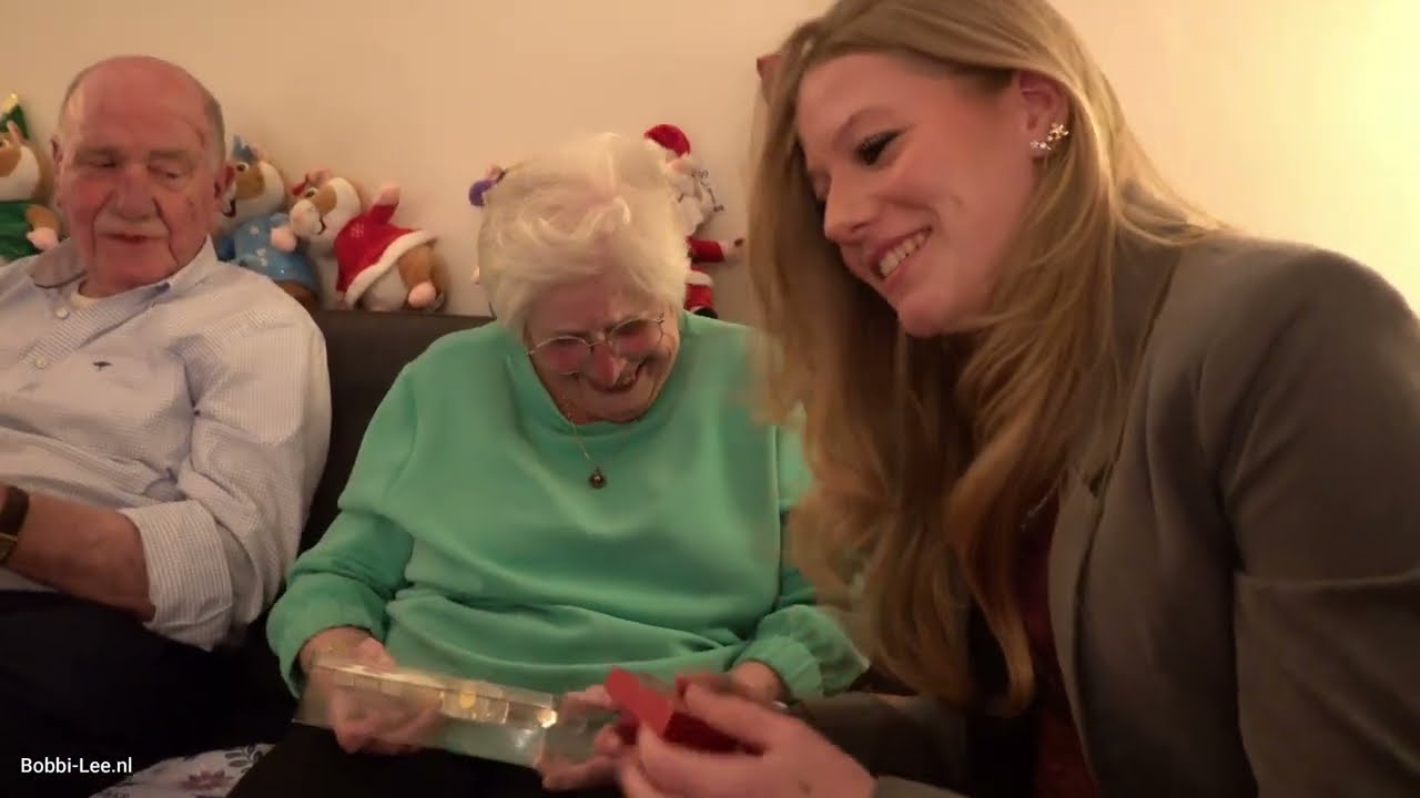 1ste KERSTDAG. PAKJES avond met FAMILIE. Gezellig GOURMETTEN met elkaar. Wat ga ik KRIJGEN?  