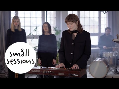Tara Nome Doyle - Caterpillar (live) | Småll Sessions