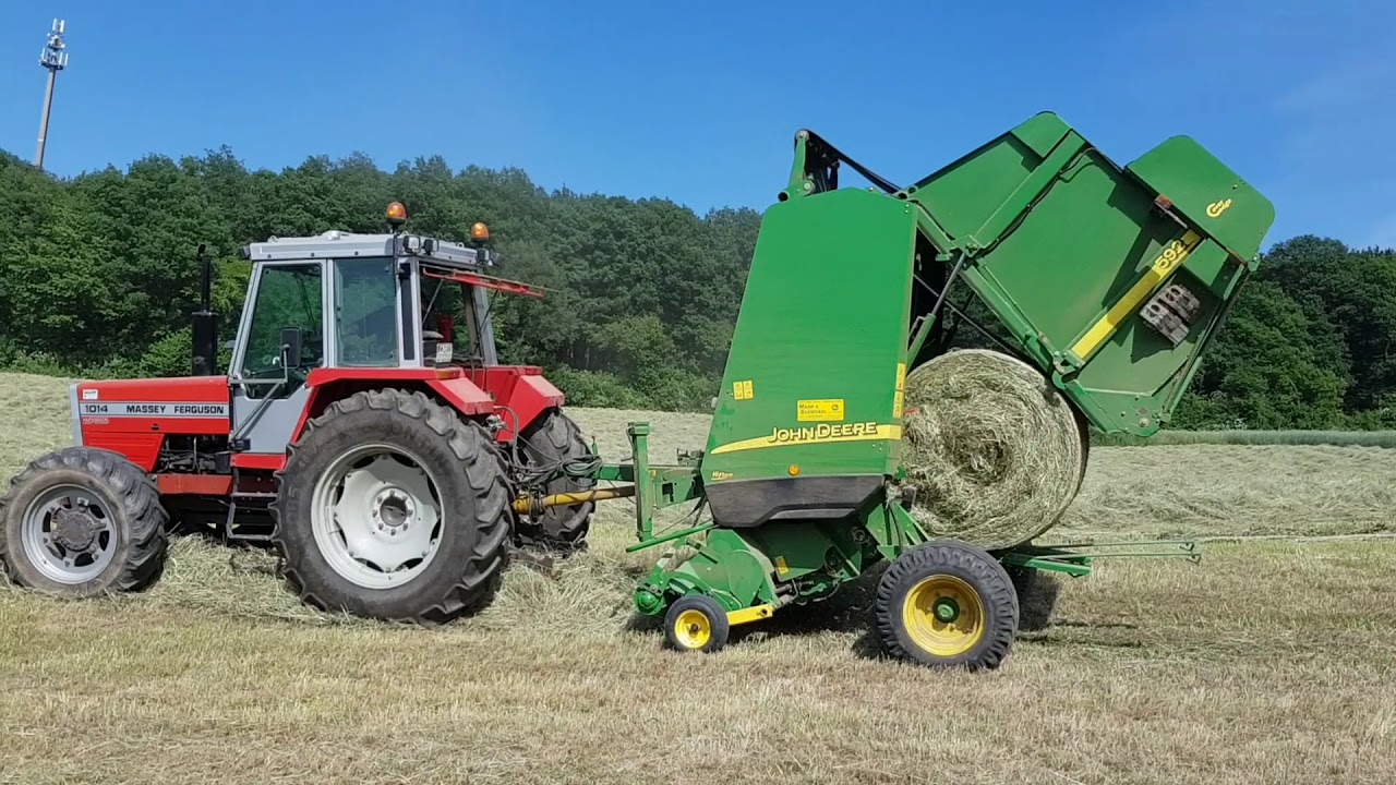 Heuernte 2018 Rundballenpressen mit Massey Ferguson  und John Deere 592