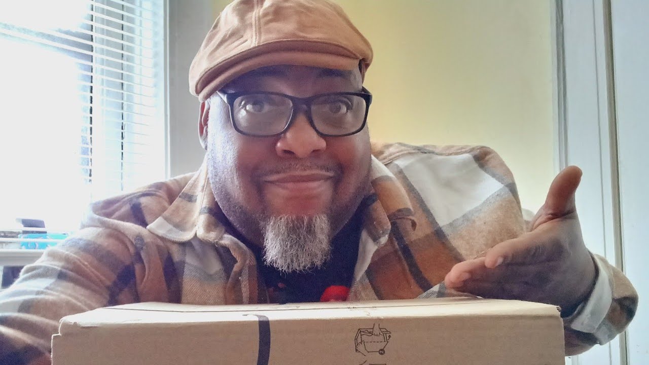 ЧТО В КОРОБКЕ?? (ЖЕВАНИЕ ЖВАЧКИ)