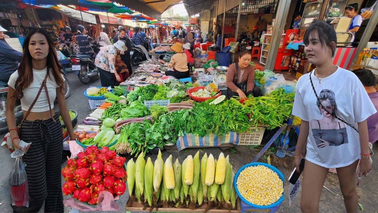 Best CAMBODIAN Street Market 2026 - Live Fresh Fish, Tropical Fruits & Street Food