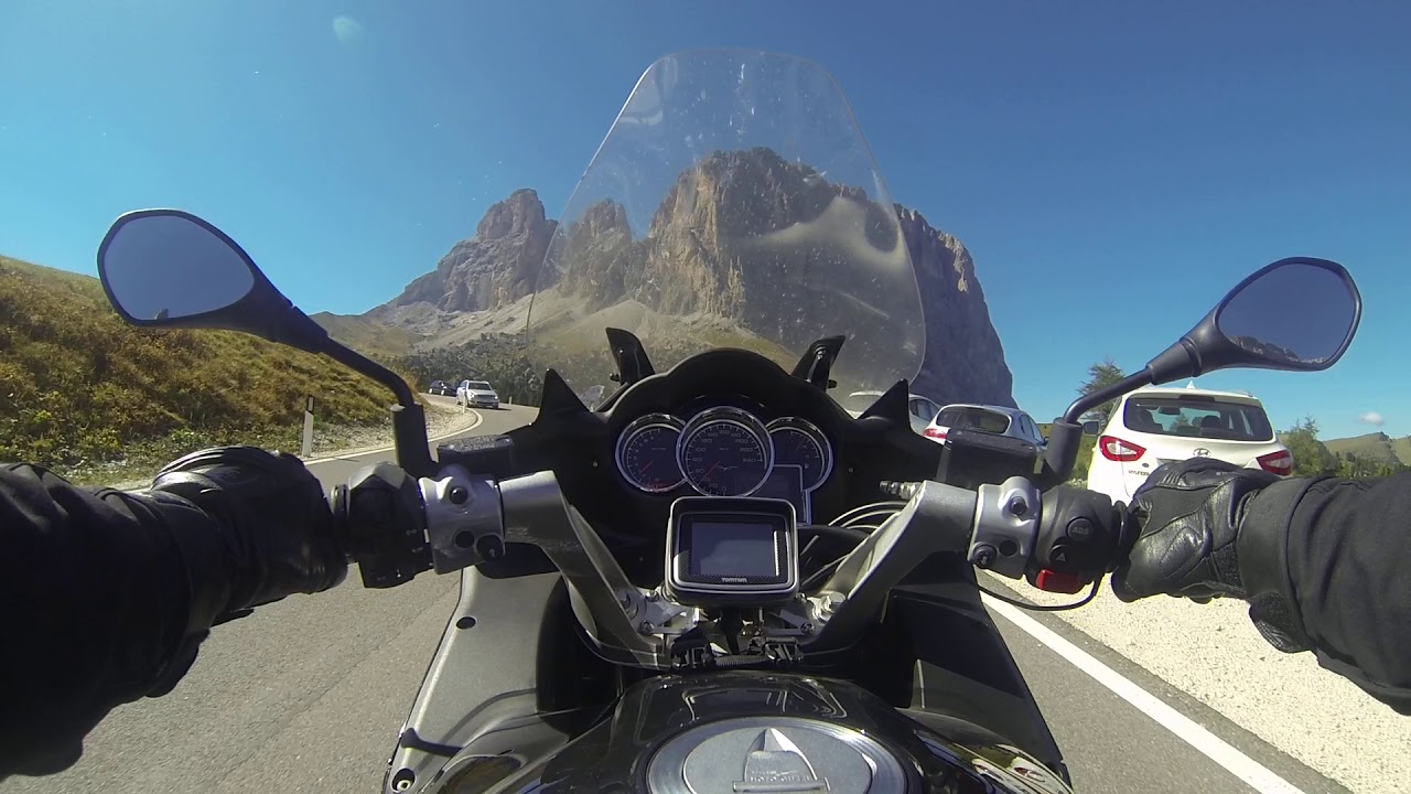 Sul Passo Sella con la Moto Guzzi Norge