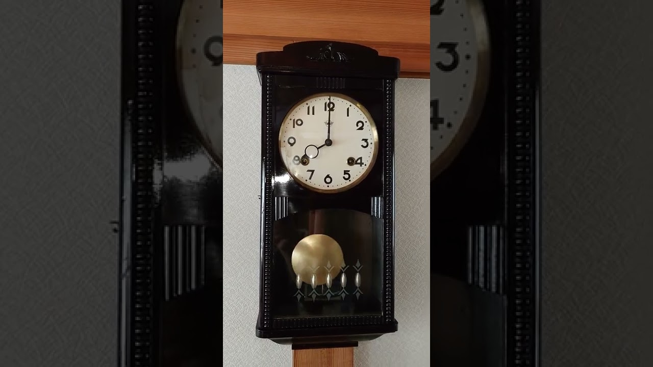 マーキュリー時計社 漆塗り宮型ゼンマイ振り子時計 - YouTube