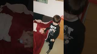 Bebe Jason Avec Son Frère