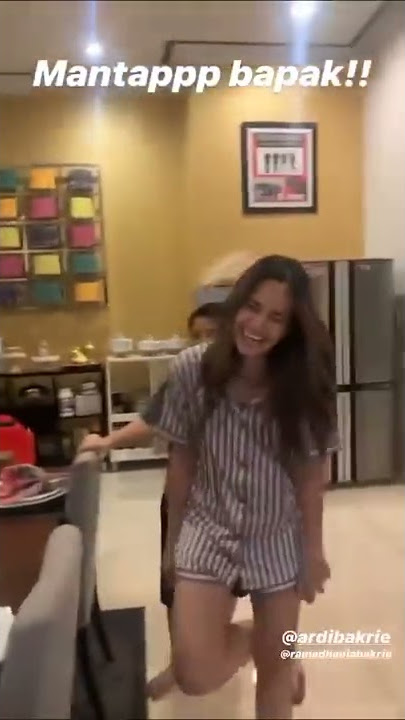 Sikap Ardi Bakrie di rumahnya, masak bareng ART, Nia Ramadhani santai-santai sambil menari