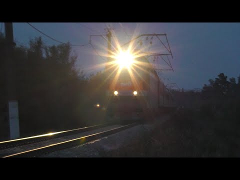 Электровоз ЧС7 с поездом № 109 Москва - Анапа