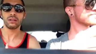 Incroyable Un Nain Aveugle Mange Du Bamboo En Jouant Du Clu