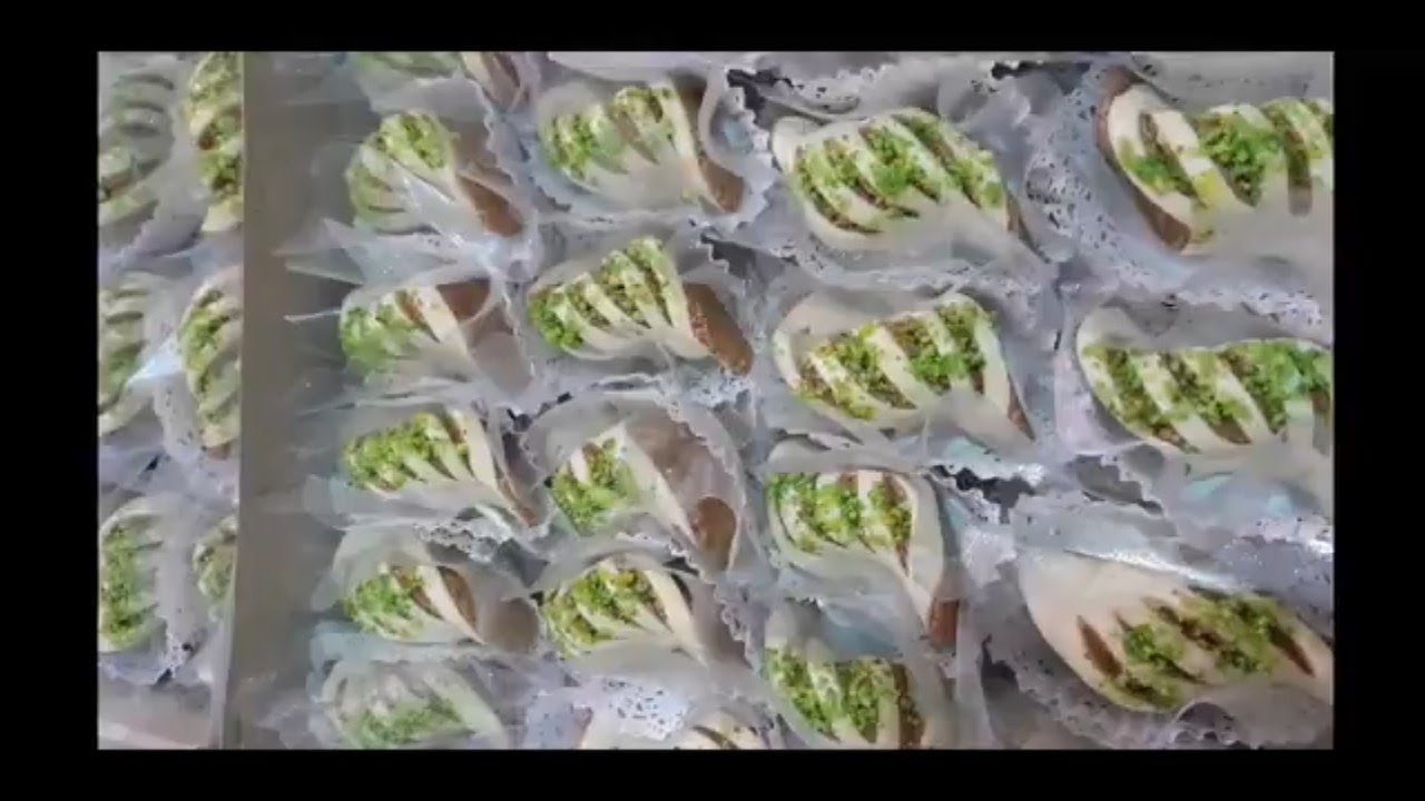 غريبية الورقة بأدق  التفاصيل راح ديريها وعينيك مغمضين  ذوب فاليد قبل الفم 