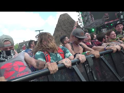 Headbangers Having a Ball || ViralHog