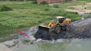 Best Skills Operator Construction Equipment Wheel Loader Moving Stone Building a New Road