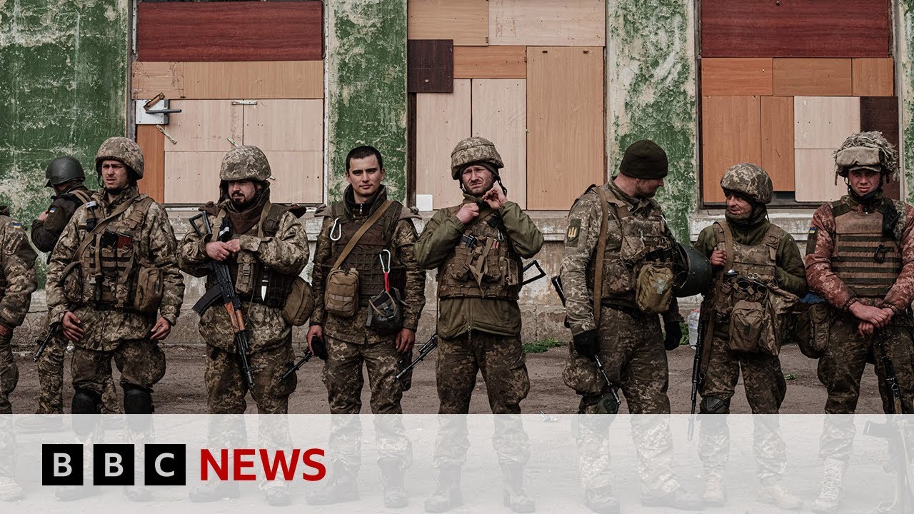 Ukraine lowers combat call-up age to boost numbers | BBC News
