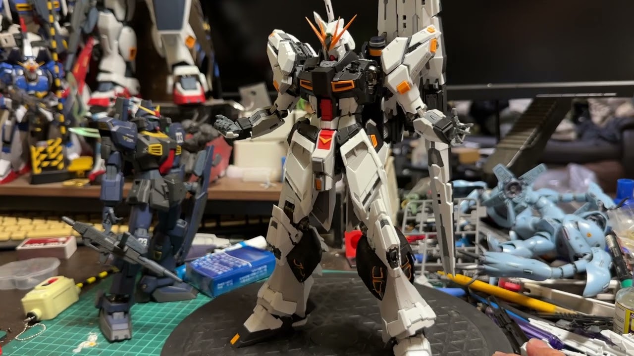 This is a lengthy review of a Chinese-style ν Gundam-style Gundam