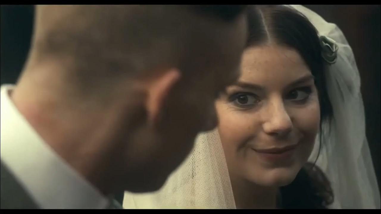 Свадьба шелби. Костюм томми шелби свадебный. Острые козырьки семья шелби. Свадьба томи шелби и грейс. Свадьба шелби.