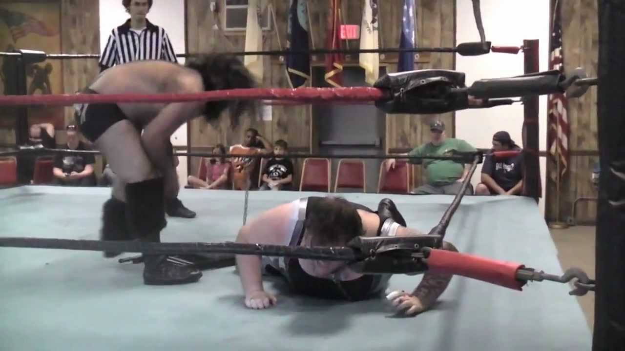 Joey Saint Vs Beastly Brody: Dog Collar Match