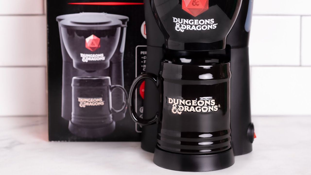 Uncanny Brands Dungeons and Dragons Single Cup Coffee Maker with Mug