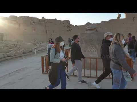 الجعران المقدس معبد الكرنك الأسطورة بتقول أتمني أمنية ولف حواليه ٧ لفات وتتحقق