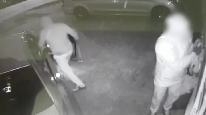 Hi-Tech Car Thieves Break Into Car In 90 Seconds