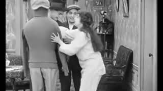 Charlie Chaplin - Mabel's Married Life (Laurel & Hardy)