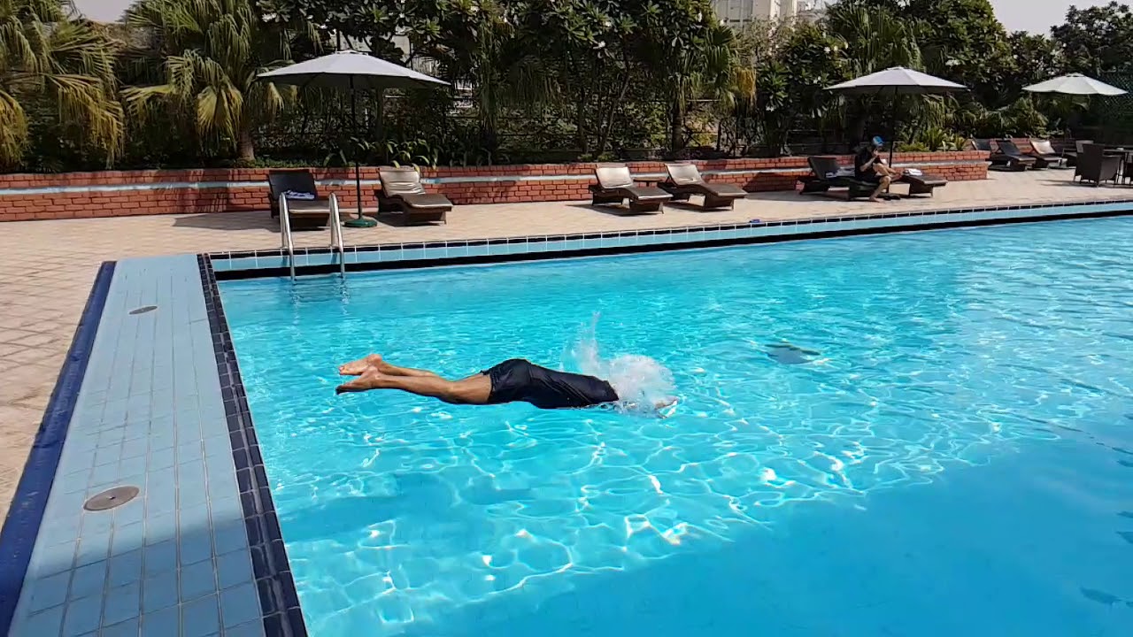 Diving in slow motion - UMK Swimming Learning