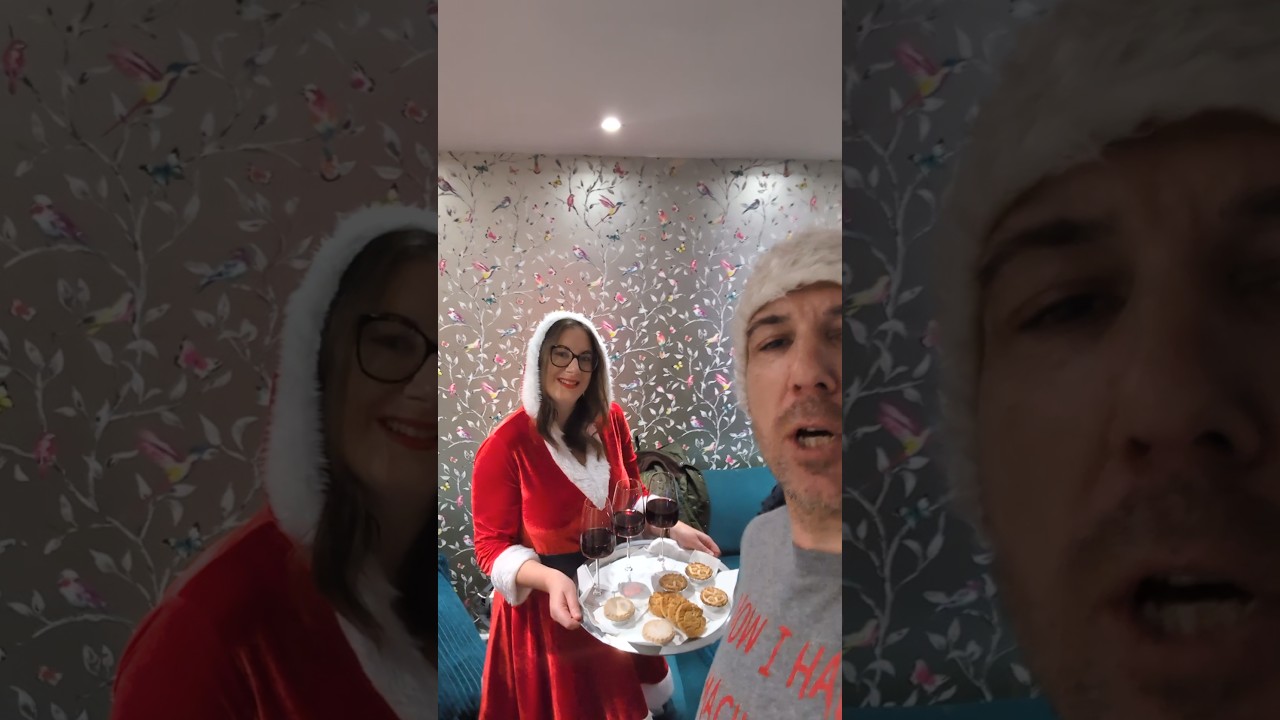 Knowing Me Knowing Yule at Carl's