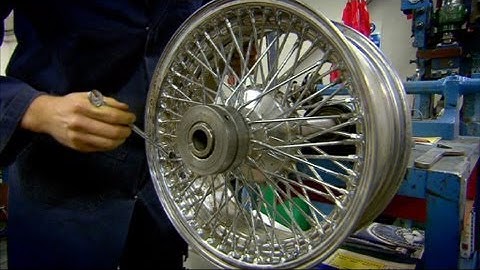 How To Replace Wheel Spokes: Jaguar E-Type - Wheeler Dealers