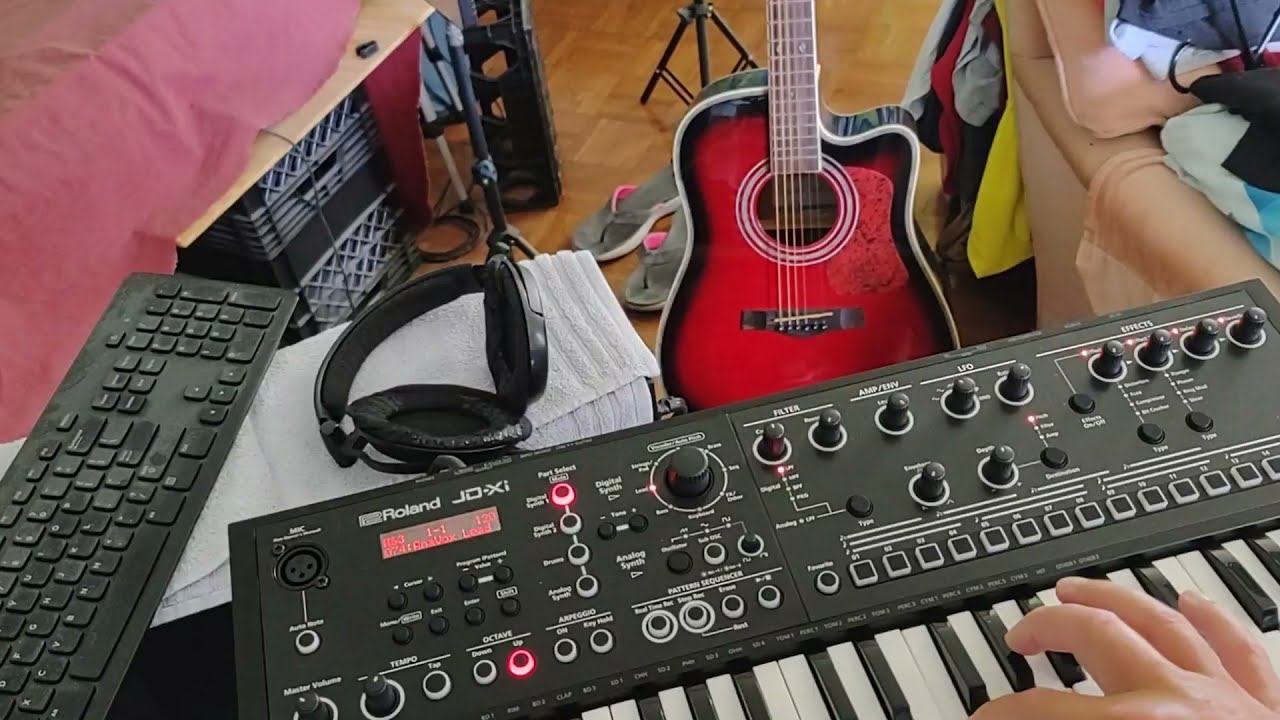 Roland JD-XI Synthesizer Learning The 80s Song Alesis TransActive Wireless 2 Piano Practice Vocoder