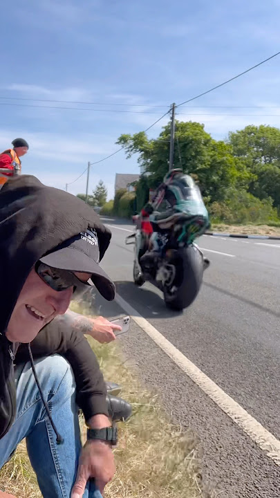 Front-row seat to madness β only at the Isle of Man TT π€―π₯