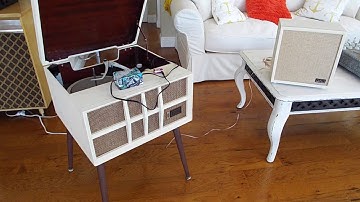 Zenith stereo record player playing an iPod.