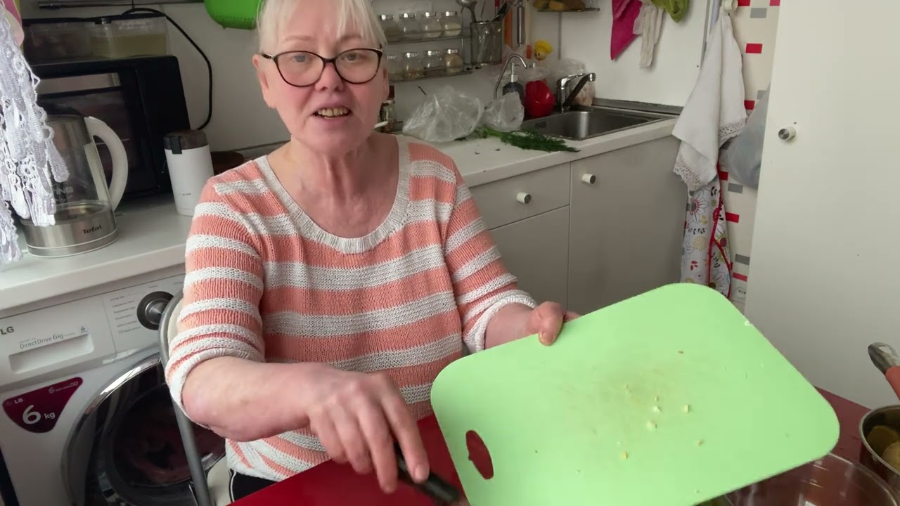 Делаю салатик и рассуждаю обо всем и не о чем !