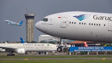 SERU!! Nonton Pesawat TAKEOFF & LANDING Saat HUJAN di Bandara Soekarno Hatta CGK/WIII (4K UHD)