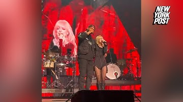 Steph Curry sings ‘Misery Business’ with Paramore’s Hayley Williams at concert